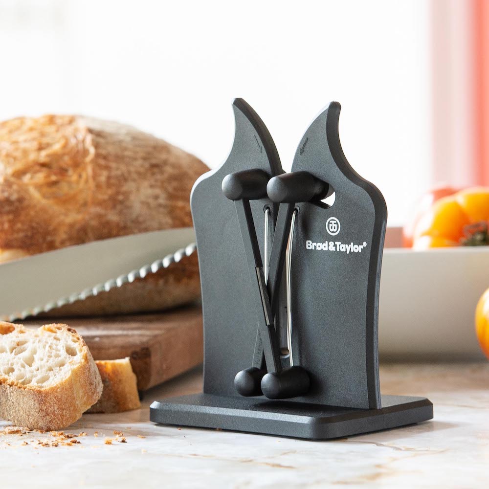 Classic Knife Sharpener, Original, with serrated knife